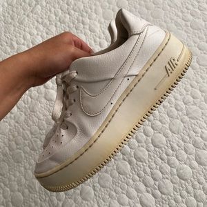 NIKE Air Force 1 Sage Low